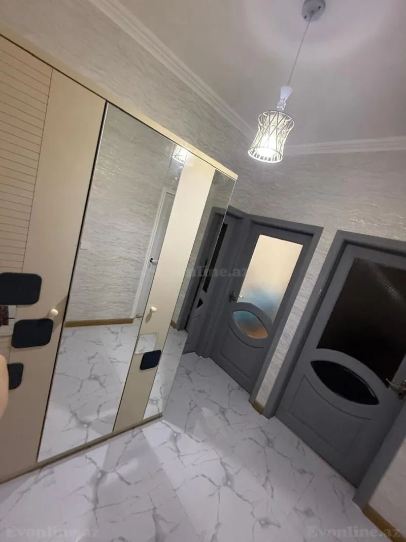 Satılır 3 otaqlı Mənzil Köhnə tikili 70 m² 4-cü mikrorayon - şəkil 2