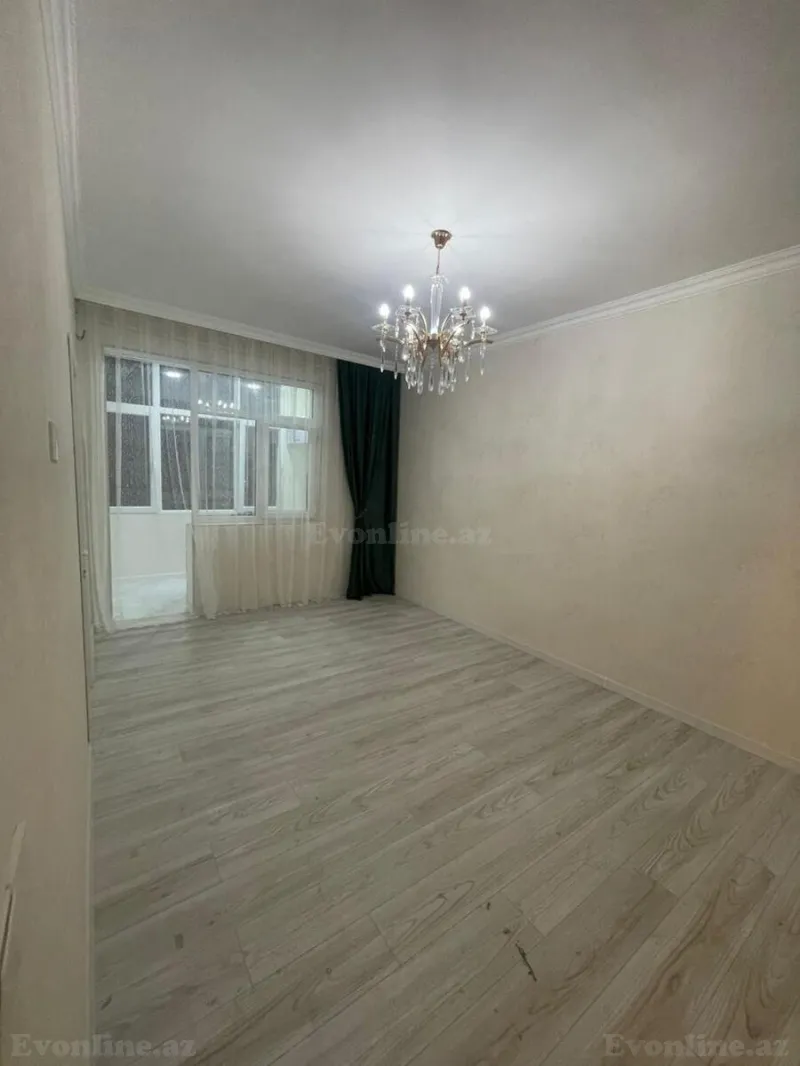 Bakı, Nəsimi r., Memar Əcəmi m., 3-cü mikrorayonda 2 otaqlı mənzil satılır