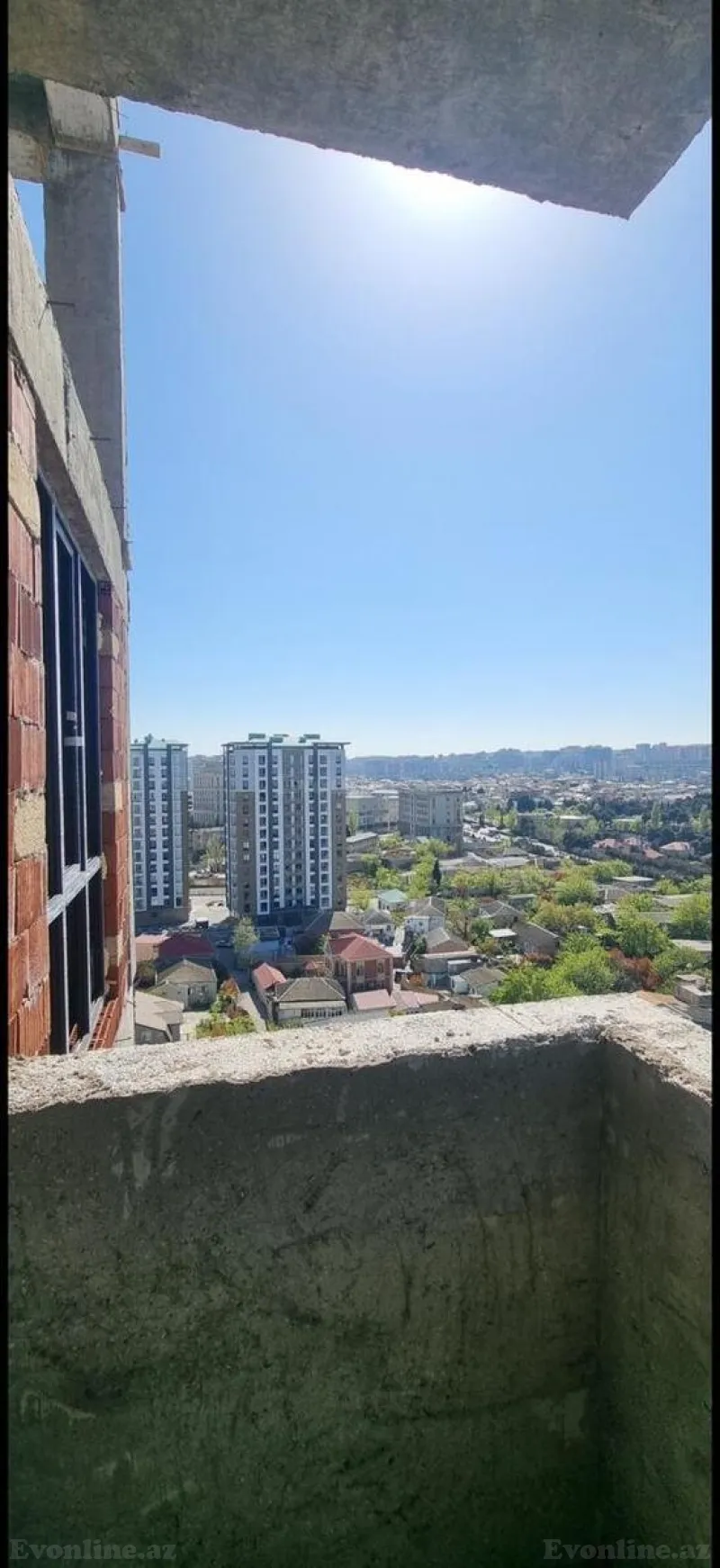 Bakı, Binəqədi r., Azadlıq prospekti m., 8-ci mikrorayonda 2 otaqlı mənzil satılır