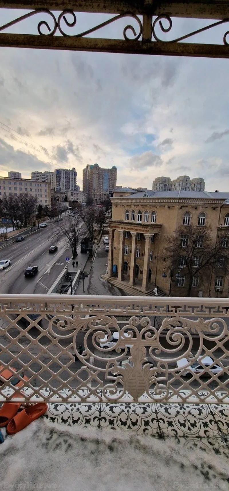 Satılır 3 otaqlı Mənzil Köhnə tikili 65 m² Yasamal