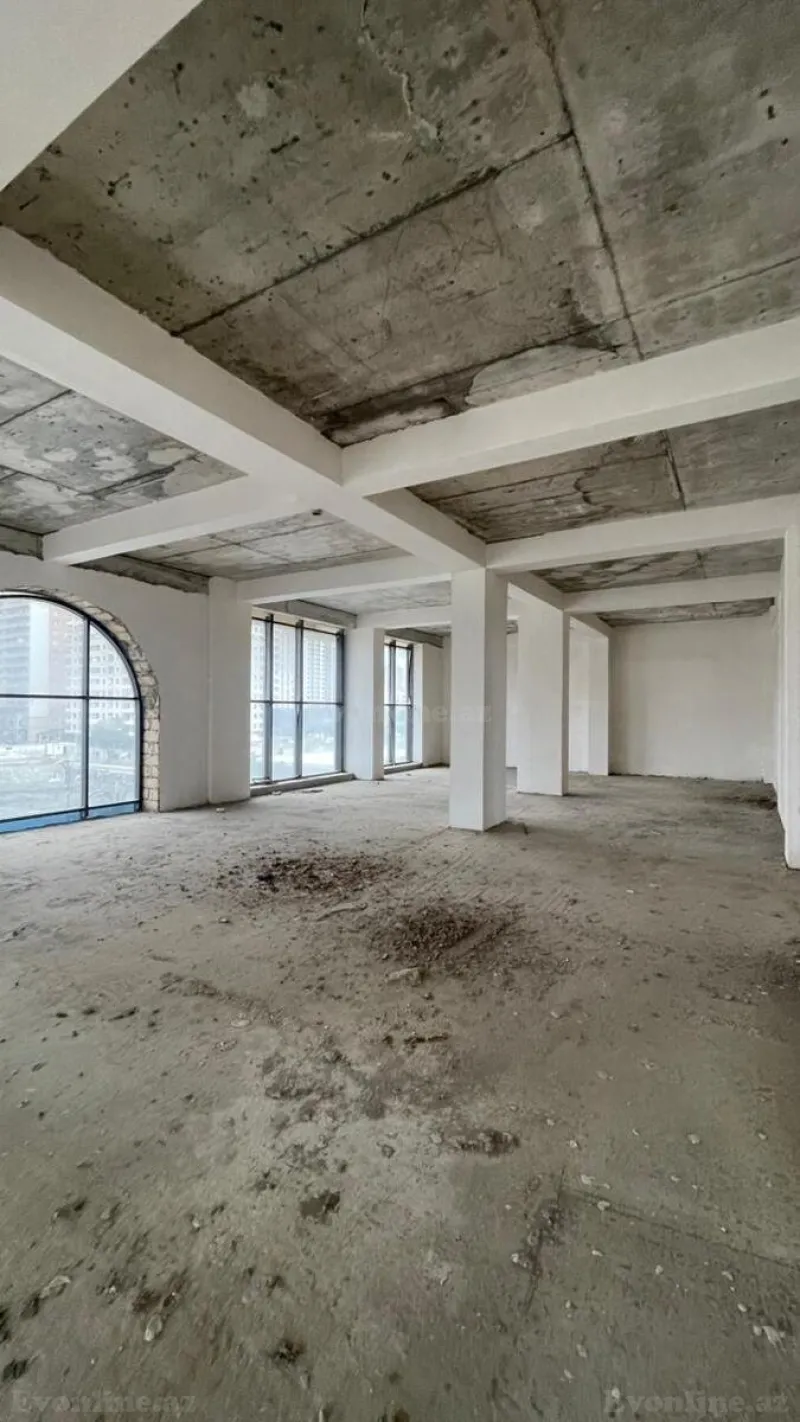 Satılır Obyekt 2000 m² Xətai r.