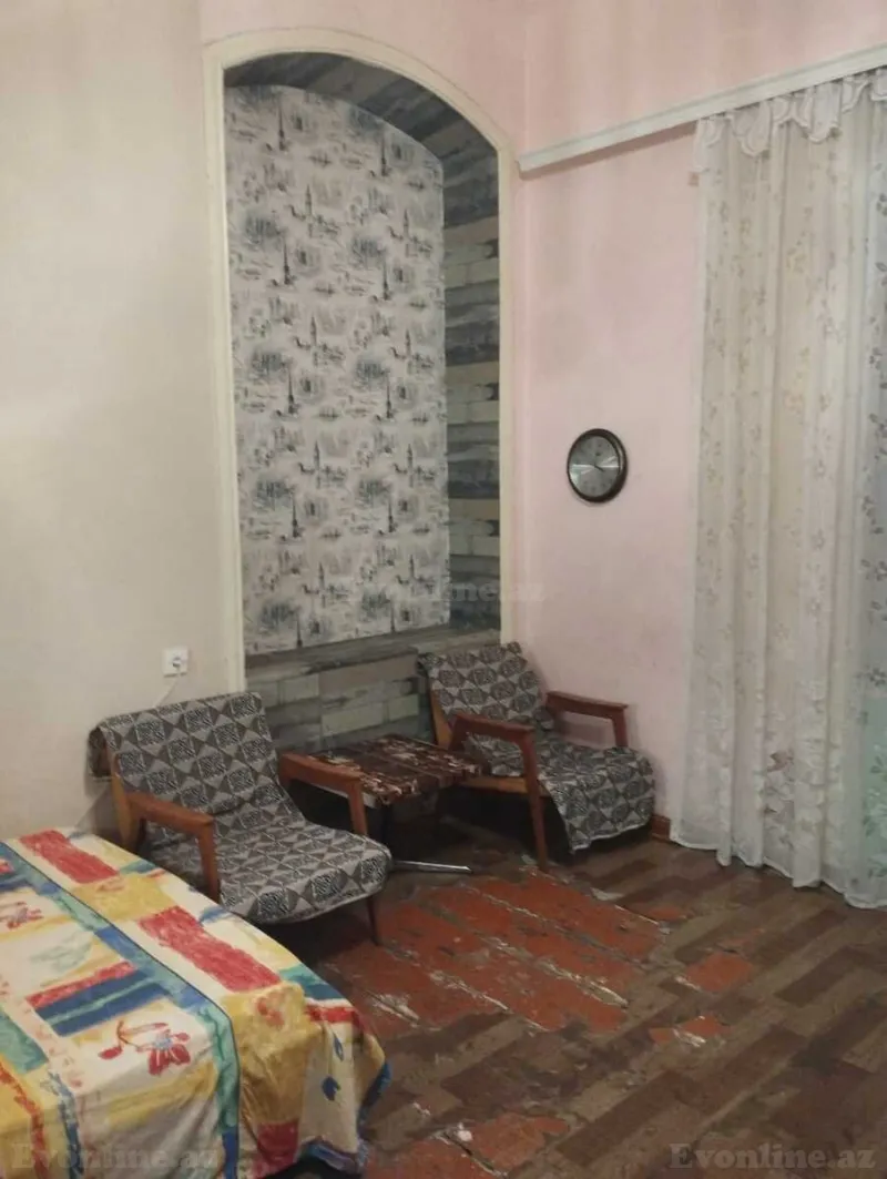 Kirayə verilir 1 otaqlı Mənzil Köhnə tikili 40 m² Sahil m.
