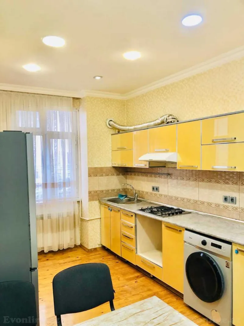 Satılır 3 otaqlı Mənzil Yeni tikili 106 m² 8 Noyabr m.