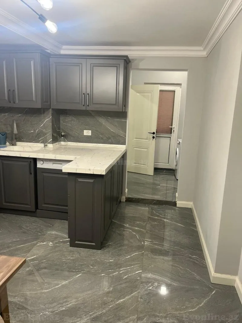 Kirayə verilir 4 otaqlı Mənzil Köhnə tikili 70 m² Sahil m. - şəkil 6