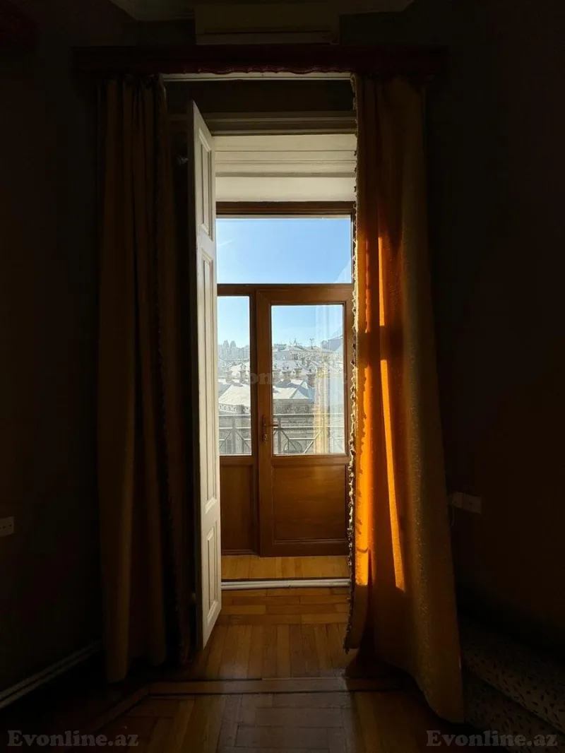 Kirayə verilir 4 otaqlı Mənzil Köhnə tikili 200 m² İçərişəhər m. - şəkil 5