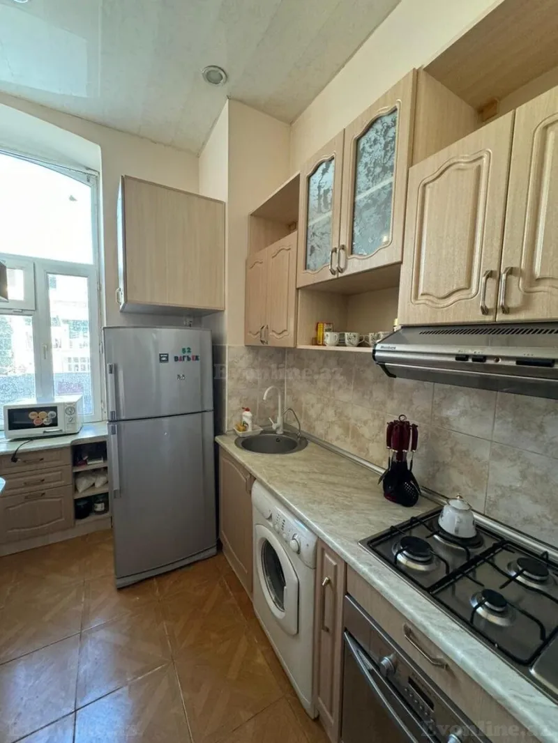 Kirayə verilir 4 otaqlı Mənzil Köhnə tikili 200 m² İçərişəhər m. - şəkil 17