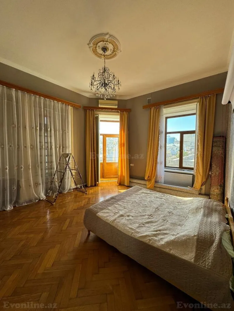 Kirayə verilir 4 otaqlı Mənzil Köhnə tikili 200 m² İçərişəhər m. - şəkil 18