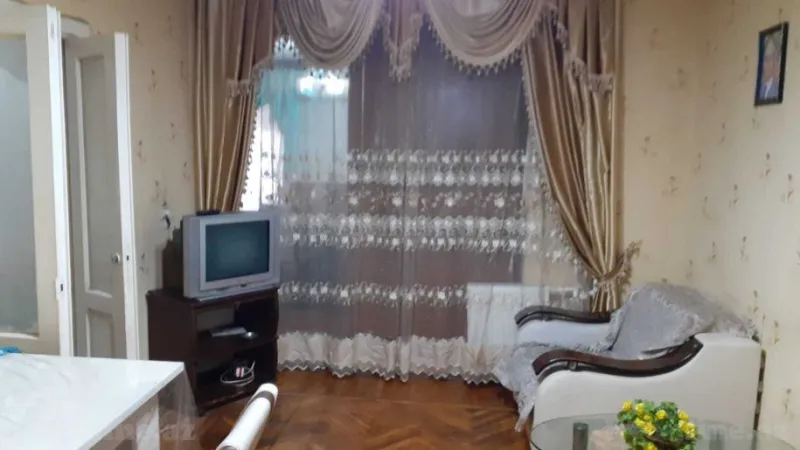 Bakı, Binəqədi r., Azadlıq prospekti m., 7-ci mikrorayonda 3 otaqlı mənzil kirayə verilir