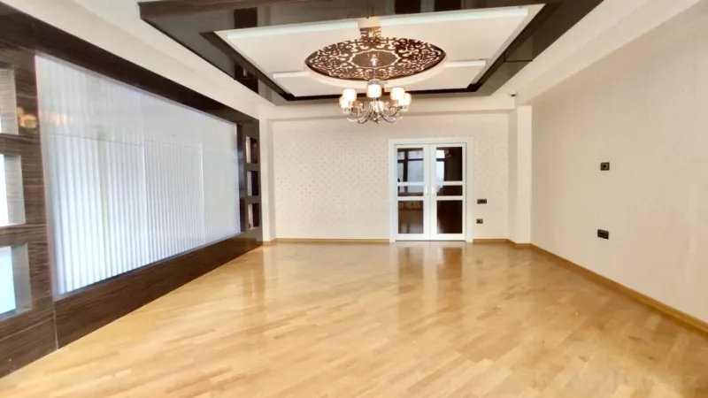 Satılır 3 otaqlı Mənzil Yeni tikili 135 m² Qara Qarayev m.