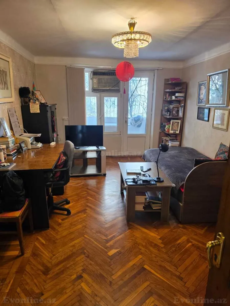 Satılır 3 otaqlı Mənzil Köhnə tikili 70 m² Elmlər Akademiyası m.