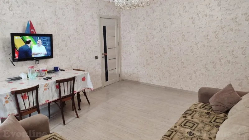 Satılır 4 otaqlı Mənzil Köhnə tikili 105 m² Neftçilər m.