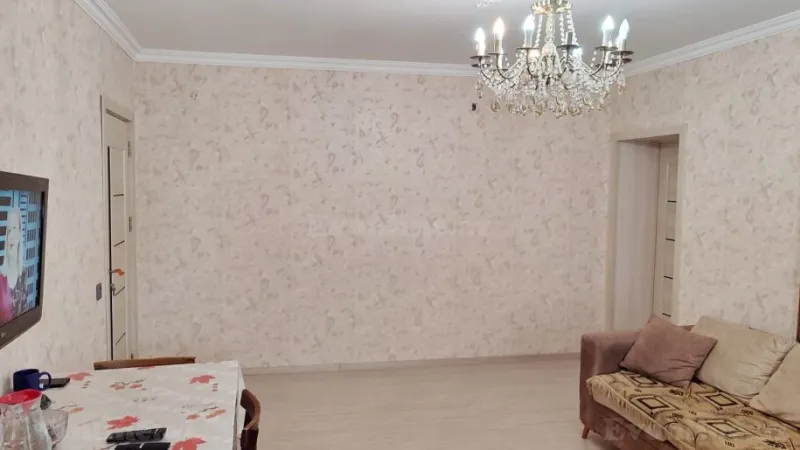 Satılır 4 otaqlı Mənzil Köhnə tikili 105 m² Neftçilər m. - şəkil 2