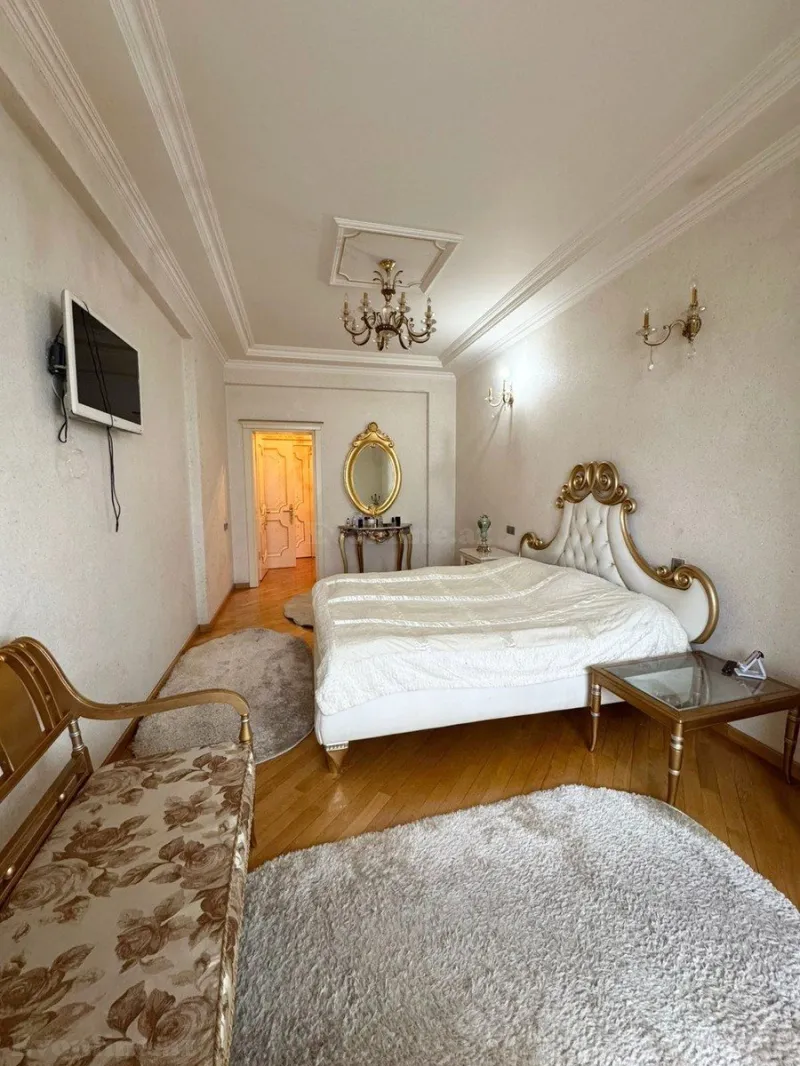 Satılır 4 otaqlı Mənzil Yeni tikili 175 m² Elmlər Akademiyası m. - şəkil 6