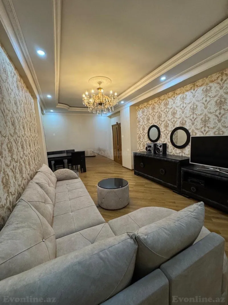 Satılır 3 otaqlı Mənzil Yeni tikili 130 m² 8 Noyabr m.