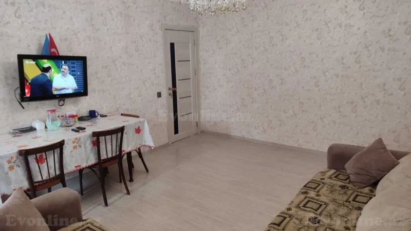 Satılır 4 otaqlı Mənzil Köhnə tikili 105 m² Neftçilər m.