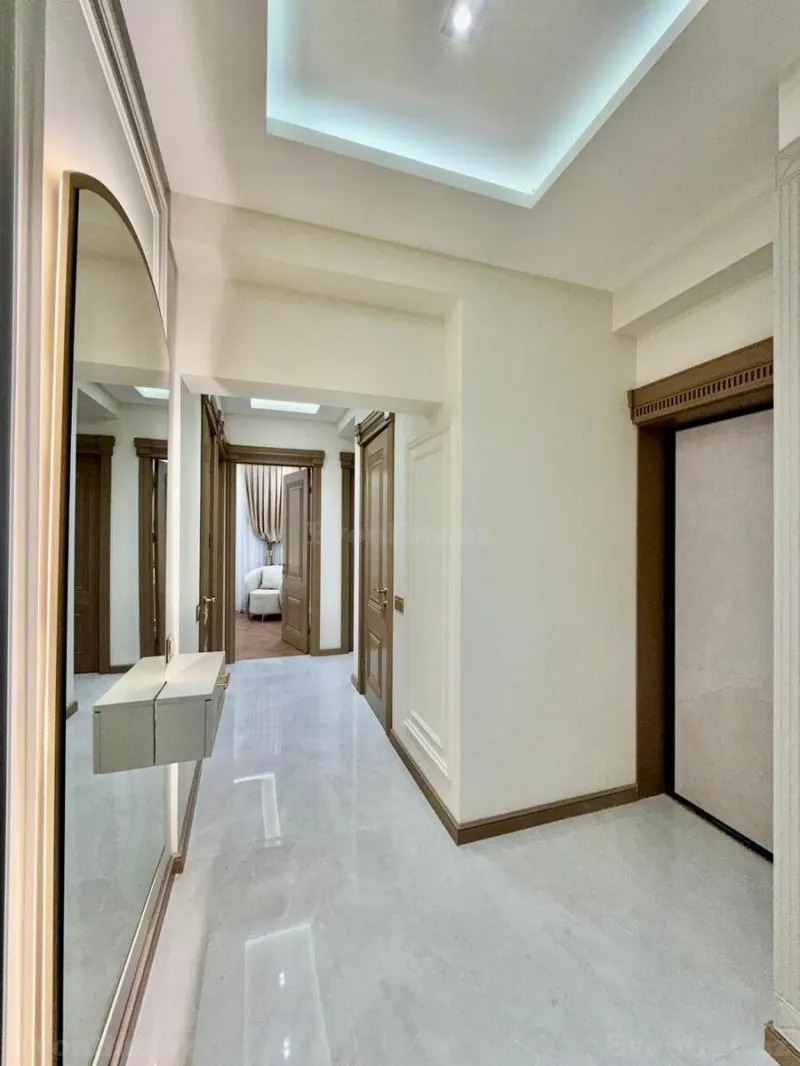 Kirayə verilir 4 otaqlı Mənzil Yeni tikili 130 m² Neftçilər m.