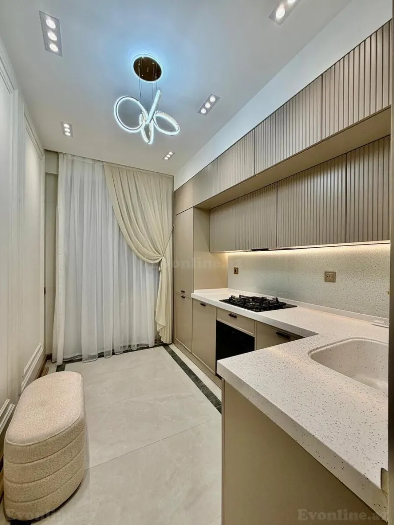 Kirayə verilir 4 otaqlı Mənzil Yeni tikili 130 m² Neftçilər m. - şəkil 6