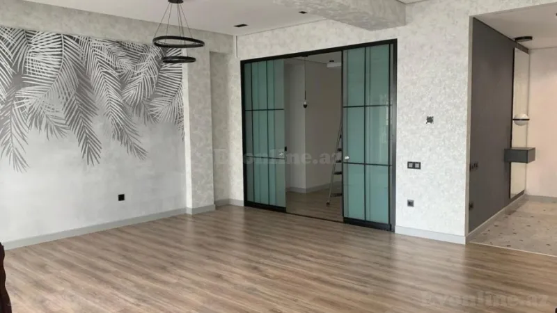 Bakı, Binəqədi r.da 4 otaqlı mənzil satılır