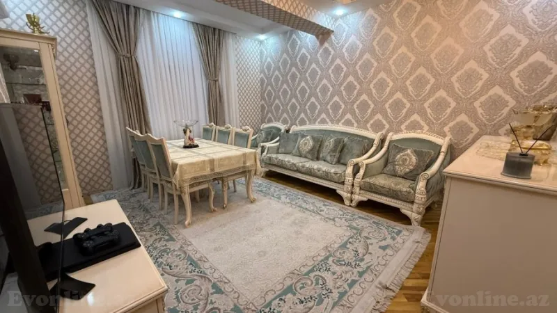 Bakı, Nəsimi r., Memar Əcəmi m., 5-ci mikrorayonda 3 otaqlı mənzil satılır