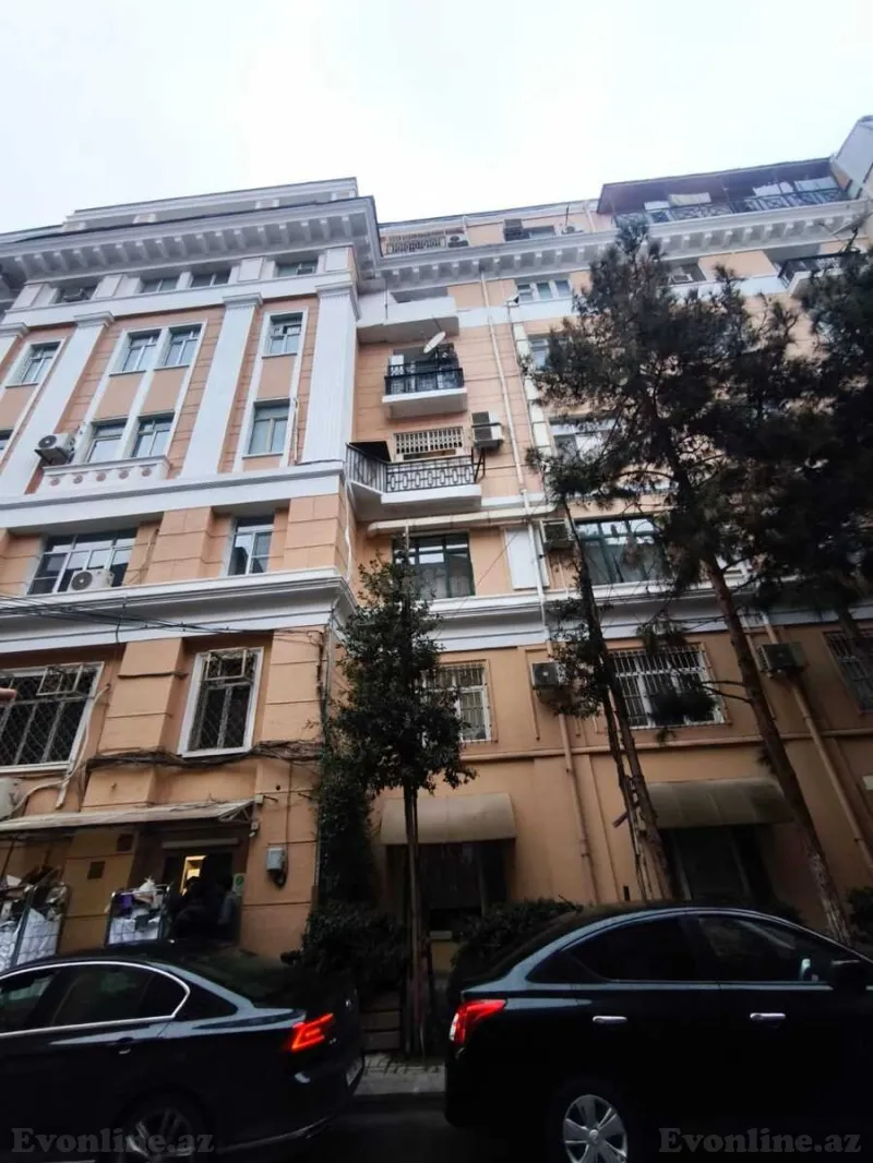 Satılır 3 otaqlı Mənzil Köhnə tikili 90 m² Sahil m. - şəkil 2