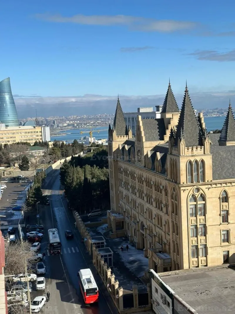 Bakı, Səbail r., Badamdarda 3 otaqlı mənzil satılır