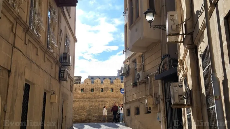 Kirayə verilir 1 otaqlı Mənzil Köhnə tikili 30 m² İçərişəhər m.