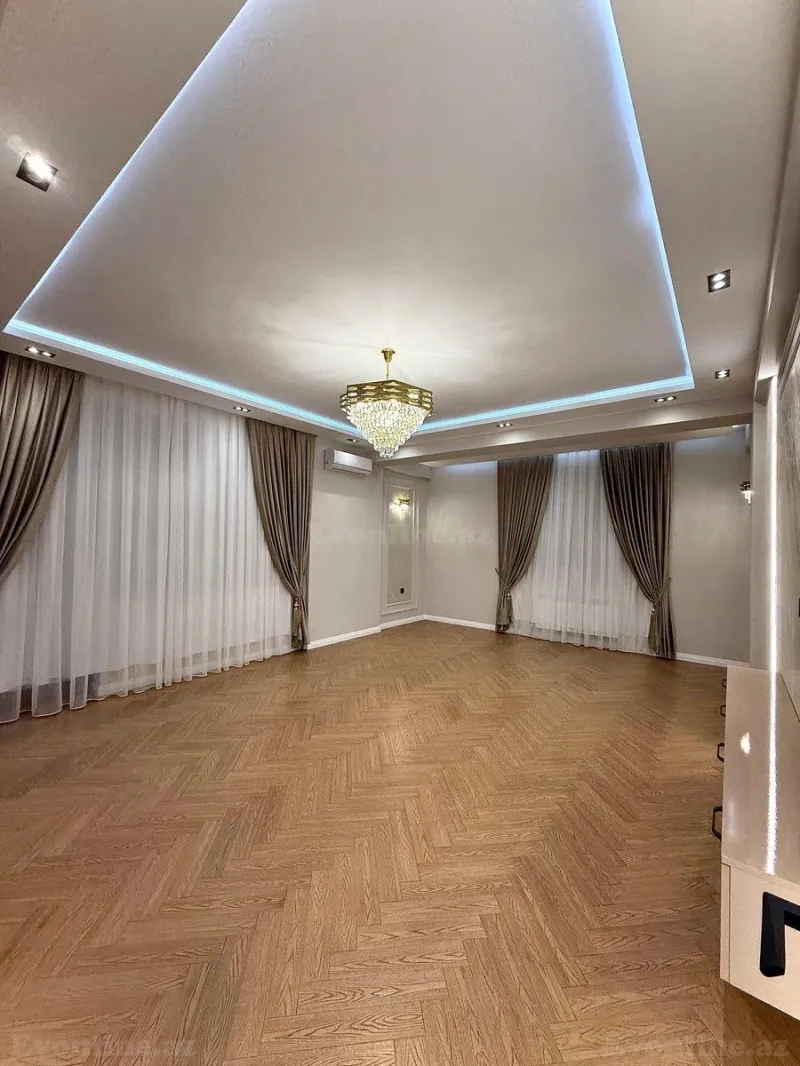 Satılır 3 otaqlı Mənzil Yeni tikili 132 m² 28 May m.