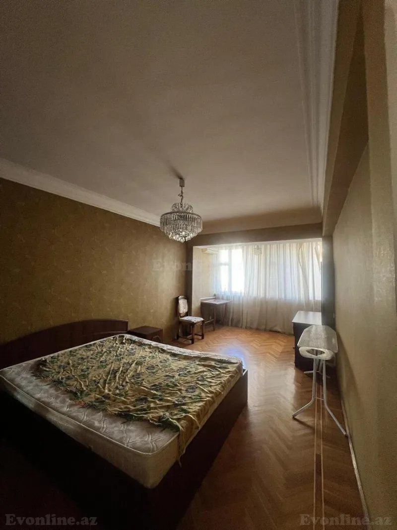 Satılır 3 otaqlı Mənzil Köhnə tikili 85 m² 28 May m.