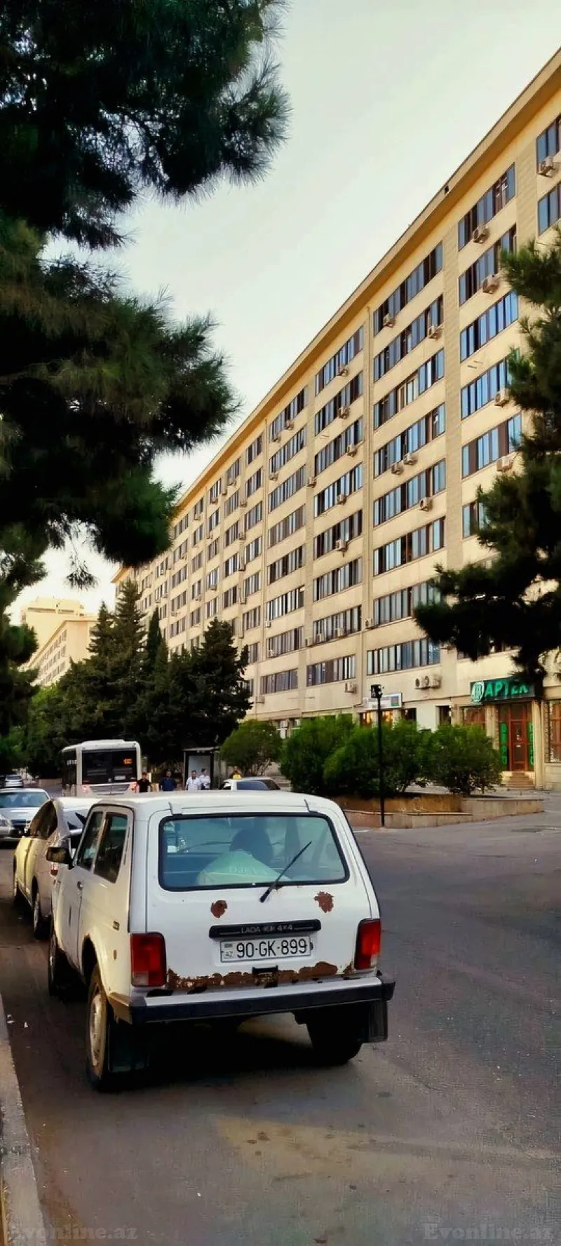 Satılır 3 otaqlı Mənzil Köhnə tikili 85 m² Azadlıq prospekti m.