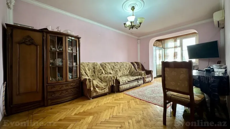 Satılır 3 otaqlı Mənzil Köhnə tikili 70 m² Neftçilər m.