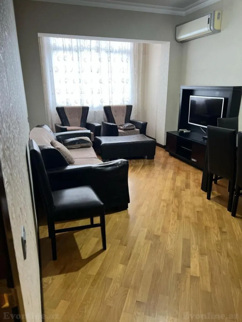 Bakı, Binəqədi r., Nəsimi m., 9-cu mikrorayonda 3 otaqlı mənzil satılır