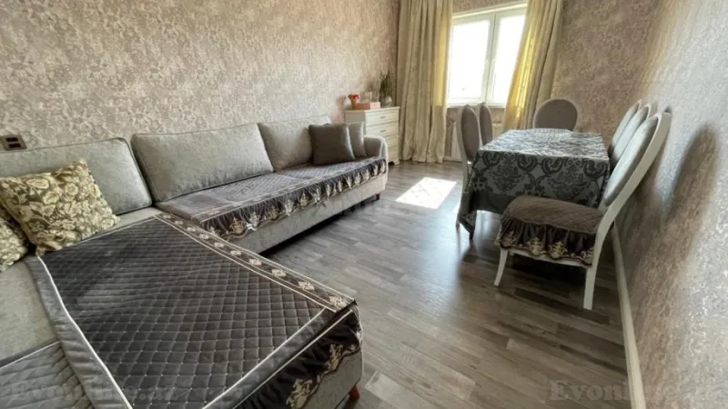 Satılır 2 otaqlı Mənzil Köhnə tikili 65 m² Yeni Yasamal