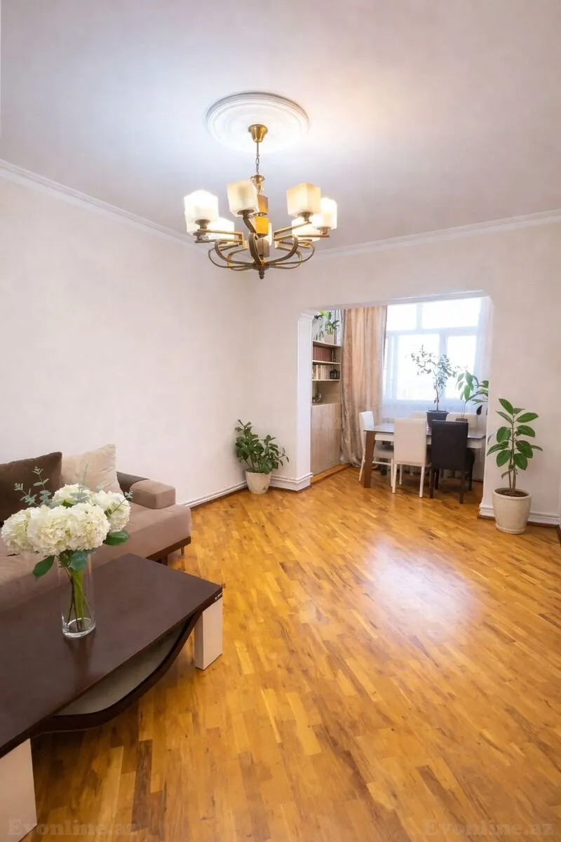 Satılır 3 otaqlı Mənzil Köhnə tikili 97 m² 8-ci kilometr