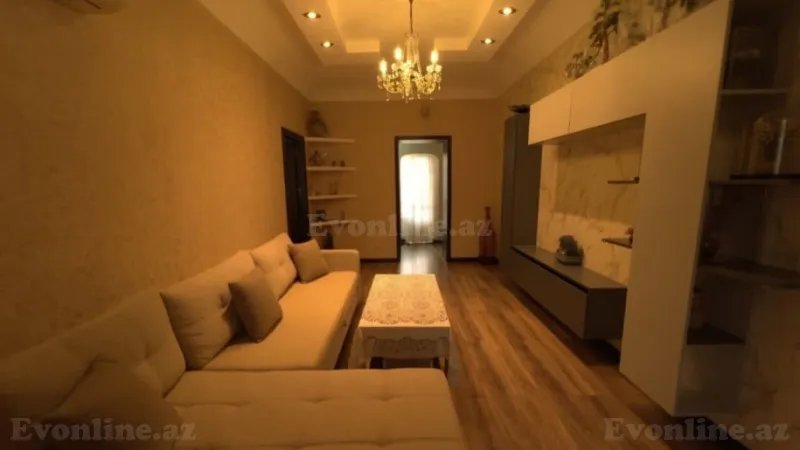 Bakı, Binəqədi r., Azadlıq prospekti m., 7-ci mikrorayonda 3 otaqlı mənzil satılır