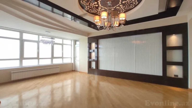 Bakı, Nizami r., Qara Qarayev m.da 3 otaqlı mənzil satılır