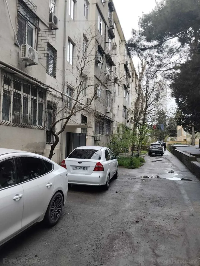 Satılır 2 otaqlı Mənzil Köhnə tikili 50 m² 5-ci mikrorayon