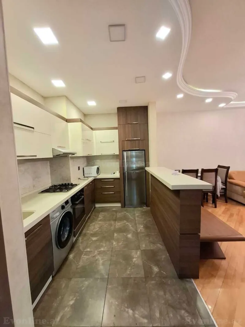 Kirayə verilir 3 otaqlı Mənzil Yeni tikili 105 m² 8 Noyabr m.