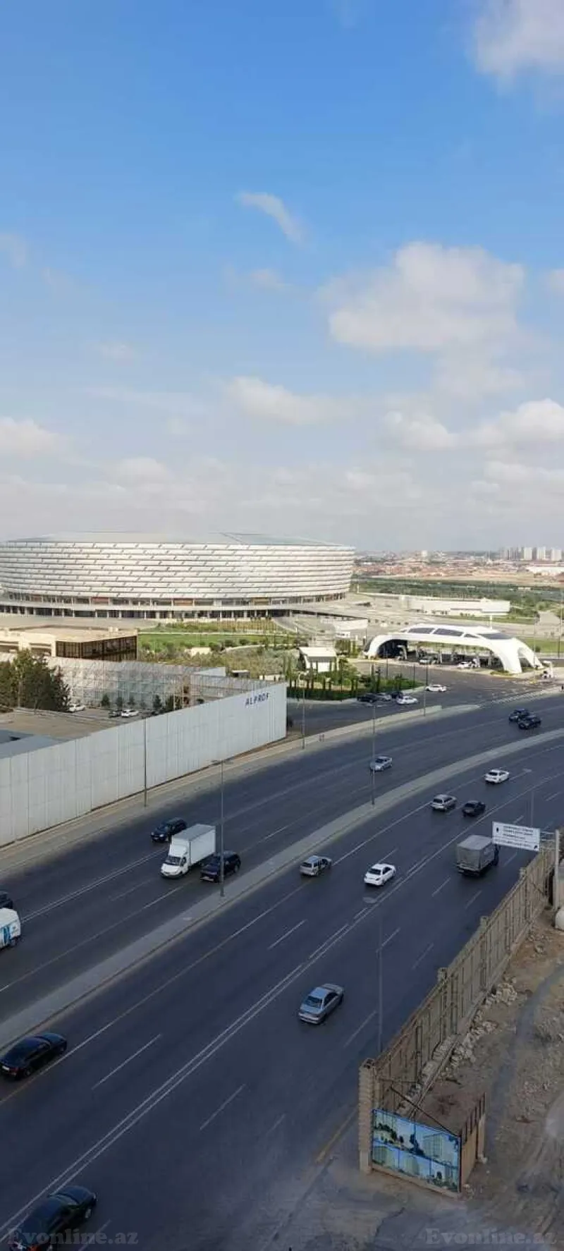 Kirayə verilir 3 otaqlı Mənzil Yeni tikili 140 m² Koroğlu m.