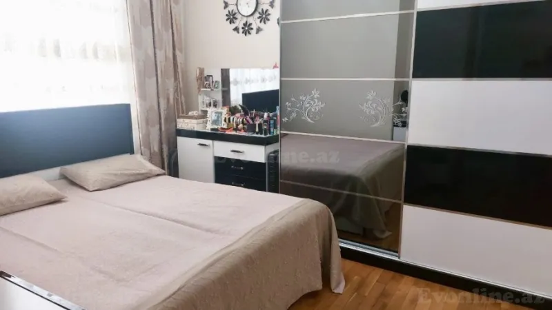 Bakı, Binəqədi r., Nəsimi m., 9-cu mikrorayonda 3 otaqlı mənzil satılır