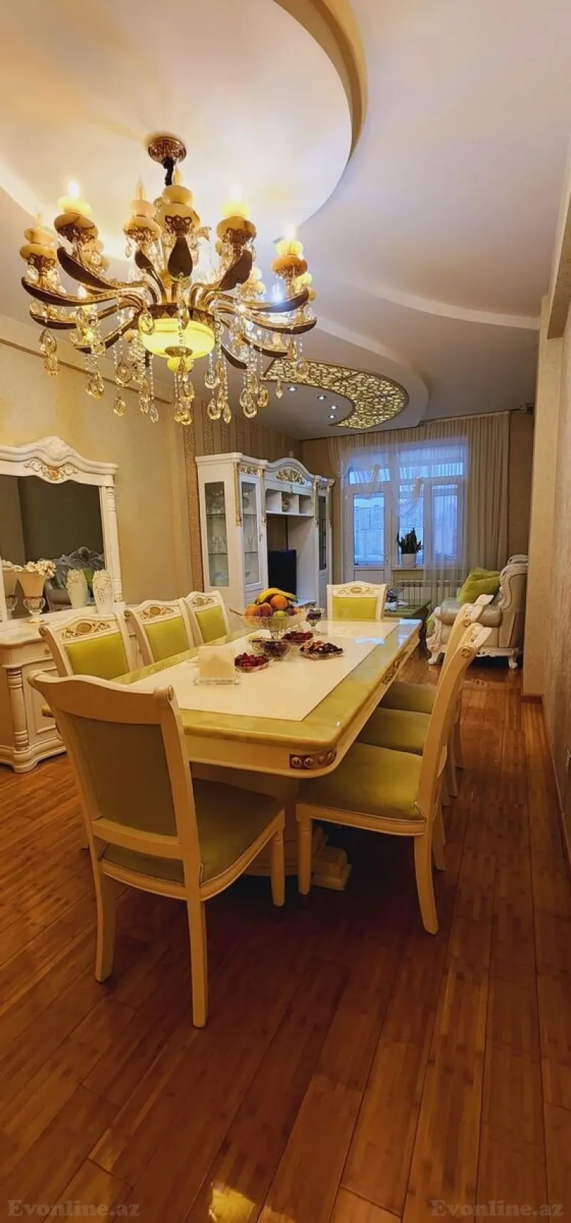 Satılır 3 otaqlı Mənzil Yeni tikili 134 m² 8 Noyabr m.