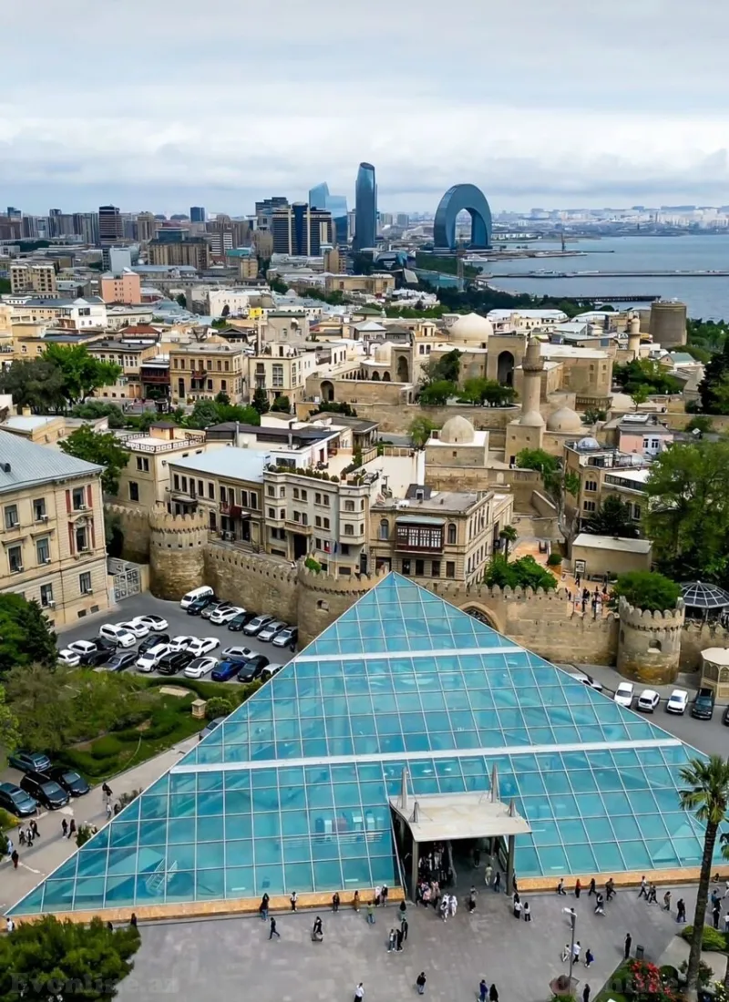 Bakı, Səbail r., İçərişəhər m.da 3 otaqlı mənzil kirayə verilir