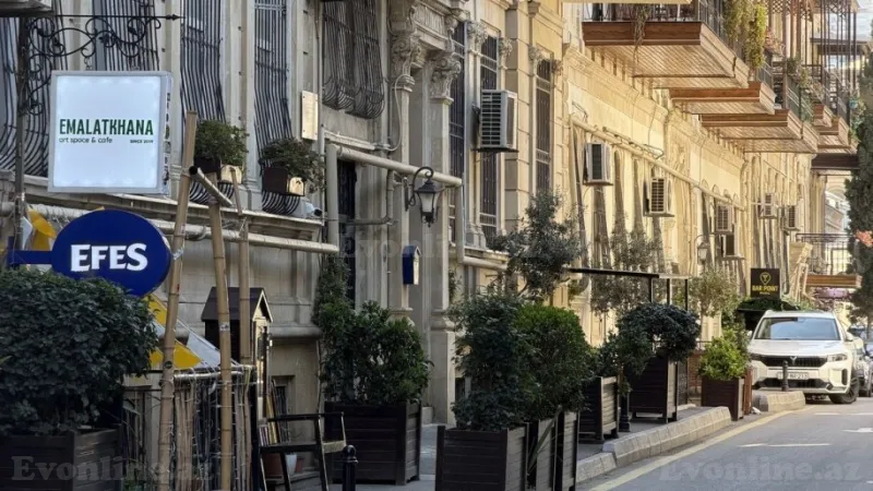 Bakı, Səbail r., Sahil m.da 2 otaqlı mənzil satılır