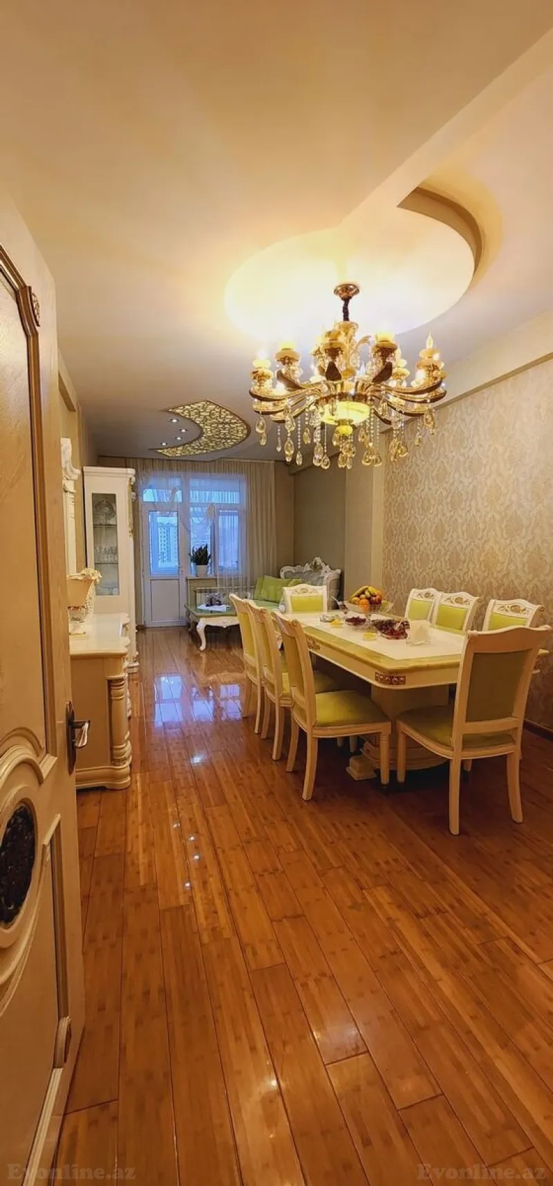 Satılır 3 otaqlı Mənzil Yeni tikili 135 m² 8 Noyabr m.