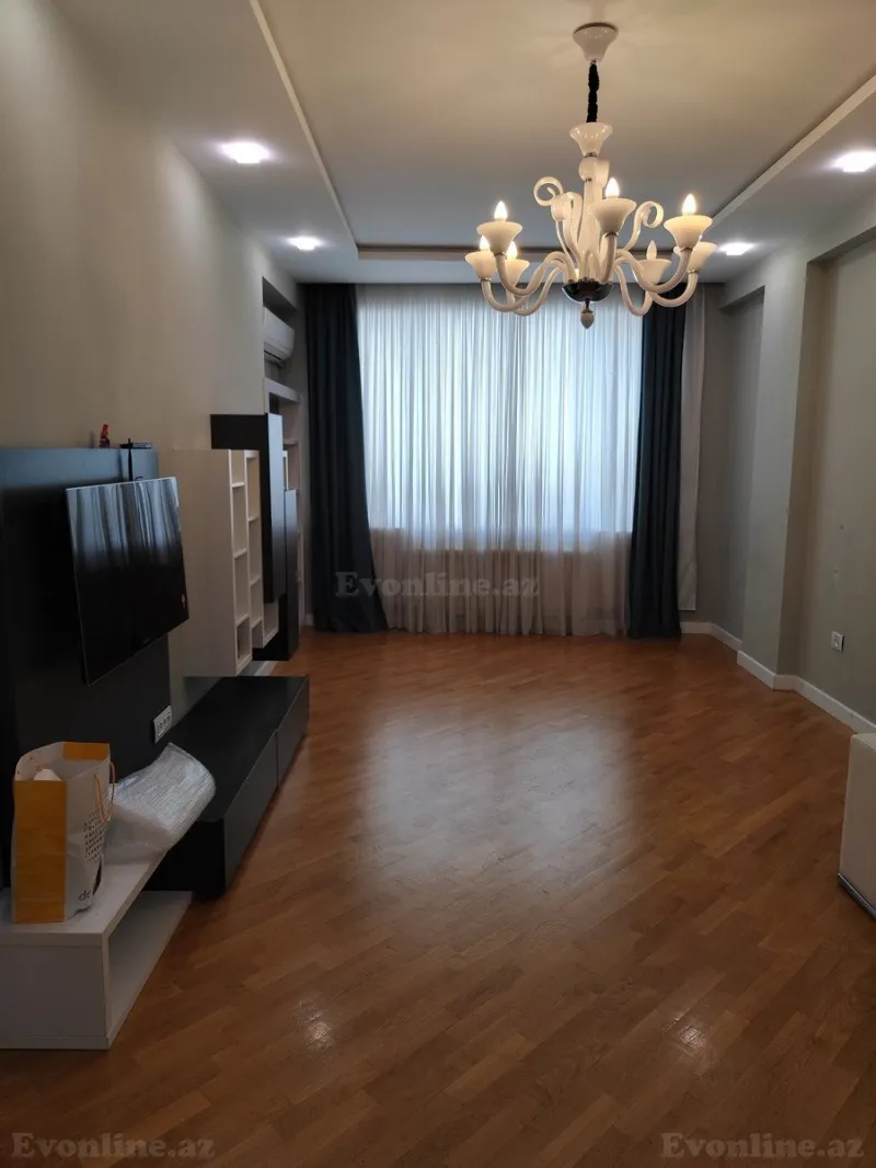 Bakı, Binəqədi r., Nəsimi m., 8-ci mikrorayonda 2 otaqlı mənzil kirayə verilir