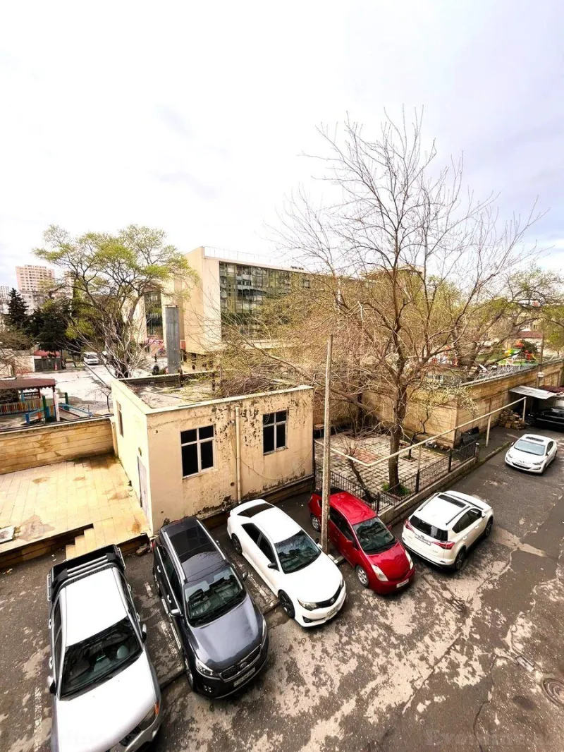 Satılır 4 otaqlı Mənzil Köhnə tikili 110 m² Yasamal r. - şəkil 8