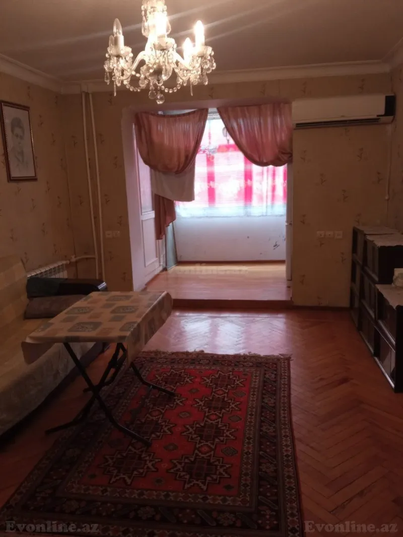Satılır 3 otaqlı Mənzil Köhnə tikili 75 m² Yasamal
