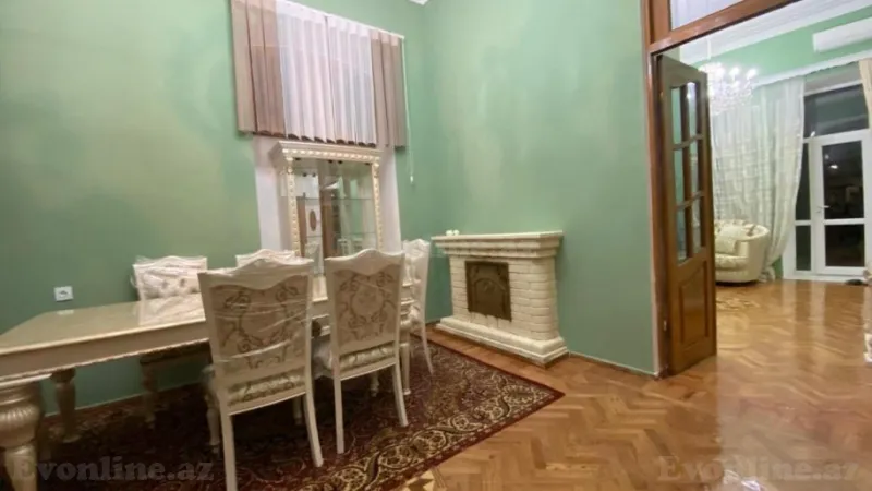 Kirayə verilir 3 otaqlı Mənzil Köhnə tikili 100 m² İçərişəhər m.