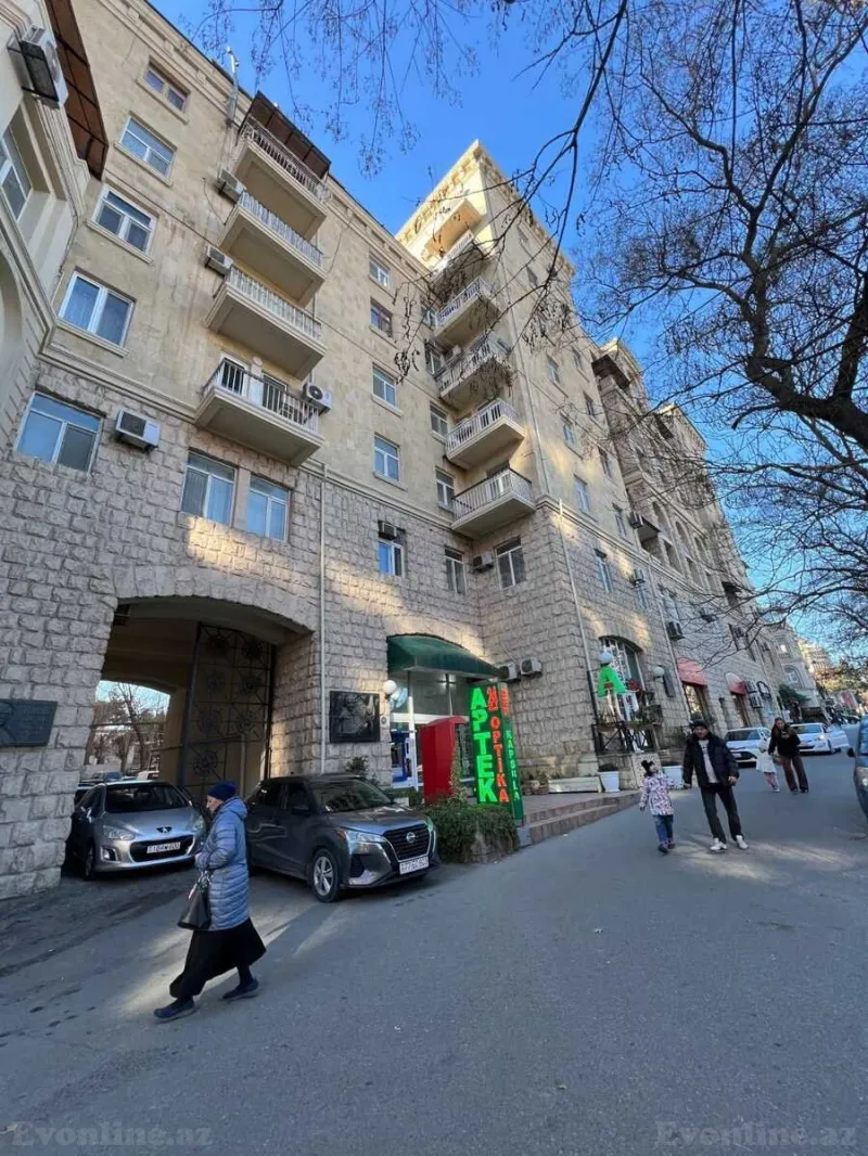 Satılır 3 otaqlı Mənzil Köhnə tikili 100 m² Nəsimi r.