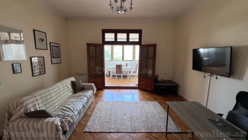 Kirayə verilir 2 otaqlı Mənzil Köhnə tikili 70 m² 28 May m.