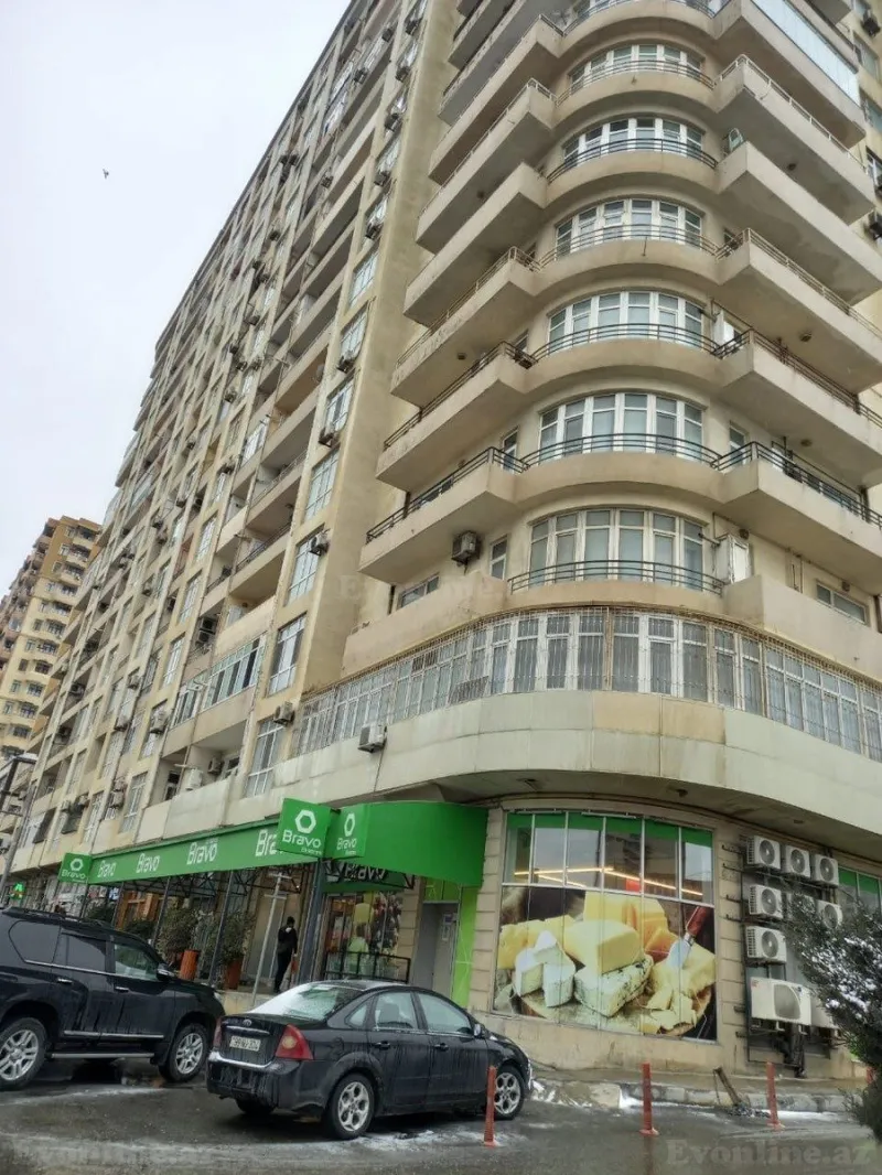 Satılır 3 otaqlı Mənzil Yeni tikili 143 m² 8 Noyabr m.